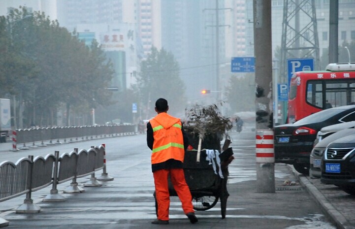 河南第十七屆環(huán)衛(wèi)節(jié)：對“城市美容師”說聲辛苦了！