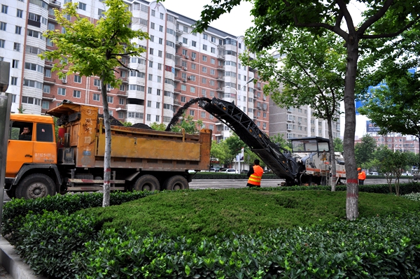 駐馬店中心城區(qū)鋪路施工忙