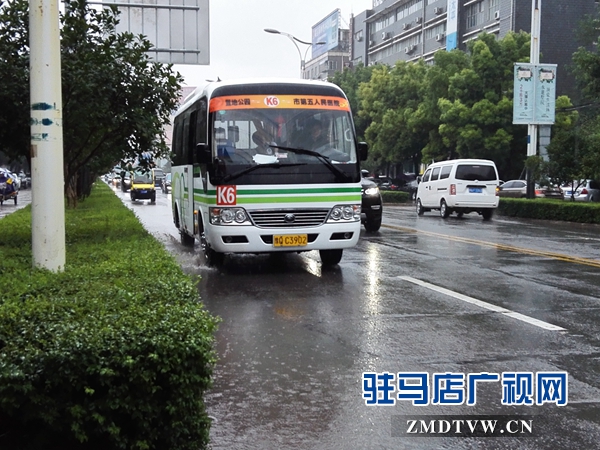 駐馬店發(fā)布暴雨藍(lán)色預(yù)警 持續(xù)降雨影響小麥?zhǔn)崭? width=