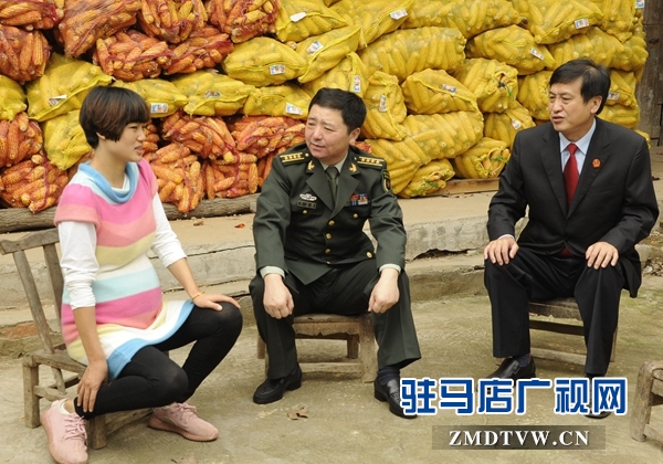 【03】軍功章里也有你的一半！劉衛(wèi)國(guó)院長(zhǎng)、孫亞軒院長(zhǎng)向軍人妻子表示敬意.jpg