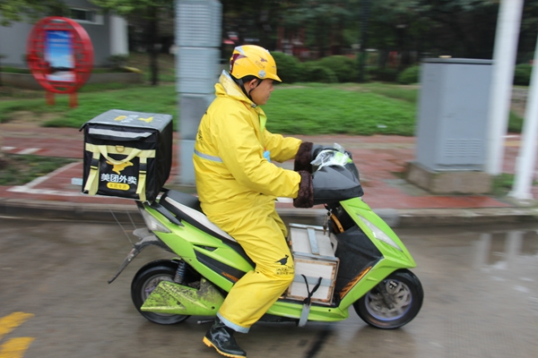 風雨中 那些堅守的身影