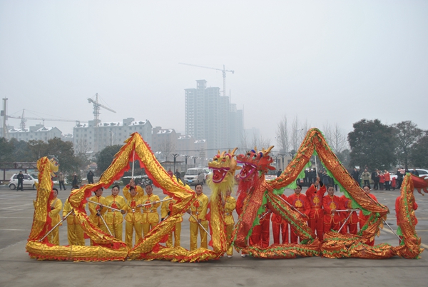 用歌聲唱祝福 用舞姿送吉祥