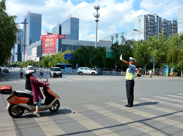 駐馬店輔警用辛勤的汗水譜寫了一曲奉獻(xiàn)之歌