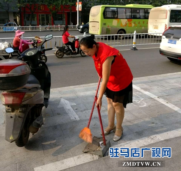 圖為清掃沿街馬路1.jpg