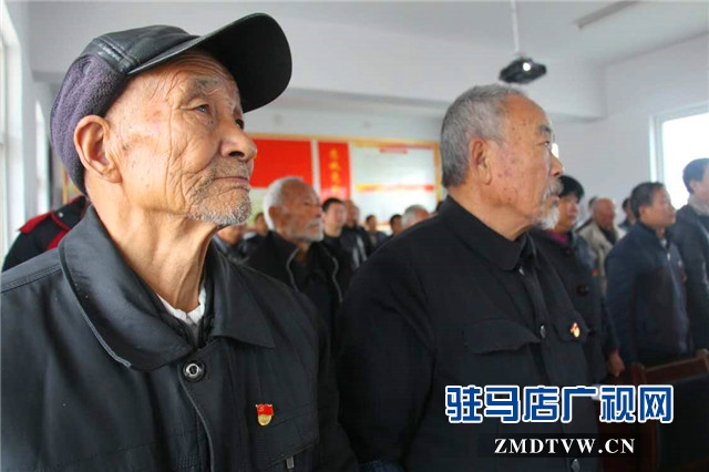 駐馬店經(jīng)濟(jì)開發(fā)區(qū)楊樓村組織收聽收看“十九大”開幕會盛況
