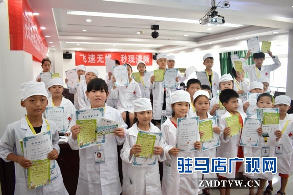 “我是眼科小醫(yī)生”職業(yè)體驗活動在眼科醫(yī)院舉行
