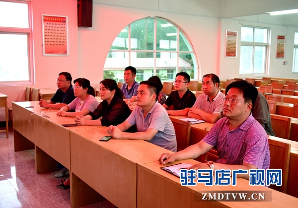 正陽縣永興鎮(zhèn)黨政班子集體收看全國優(yōu)秀共產黨員先進事跡報道