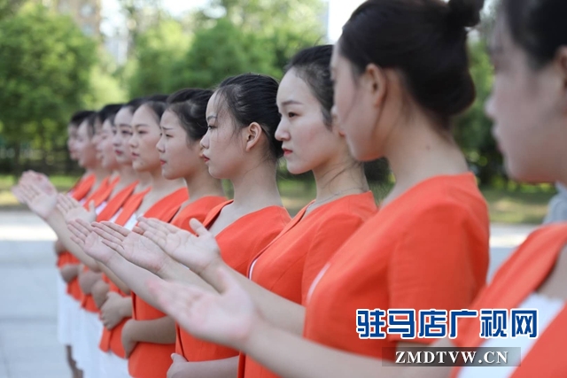 第二十一屆“中國農加工洽談會”政務講解員集體換裝亮相