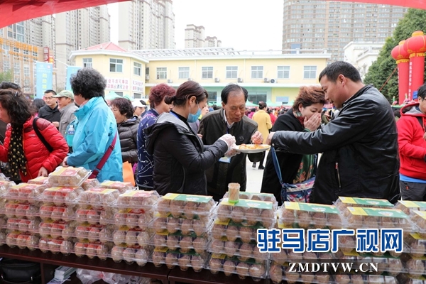 800名北京游客游覽嵖岈山、皇家驛站、天中老街等景區(qū)后爭相搶購駐馬店名優(yōu)土特產(chǎn)