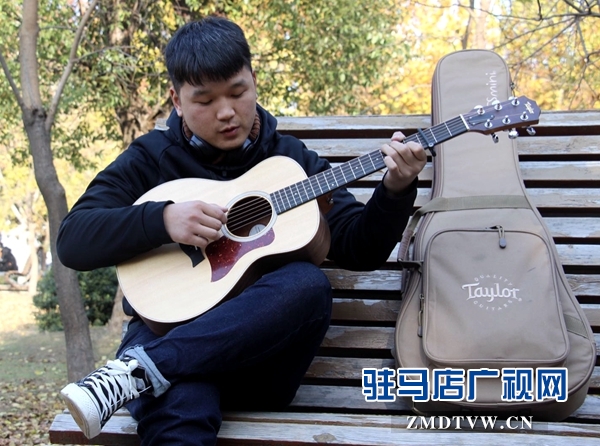 黃淮學(xué)院校園歌手邵帥舉辦首場(chǎng)演唱會(huì)拉開全國(guó)巡演的序幕