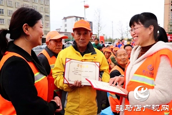 正陽(yáng)縣環(huán)衛(wèi)工人歡度自己的節(jié)日