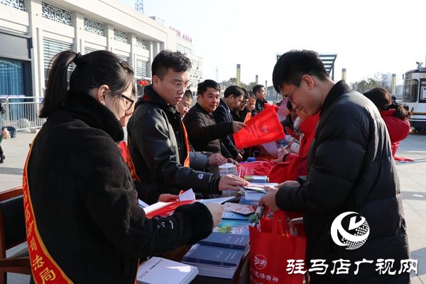 法治春聯(lián)送祝福 憲法精神進萬家