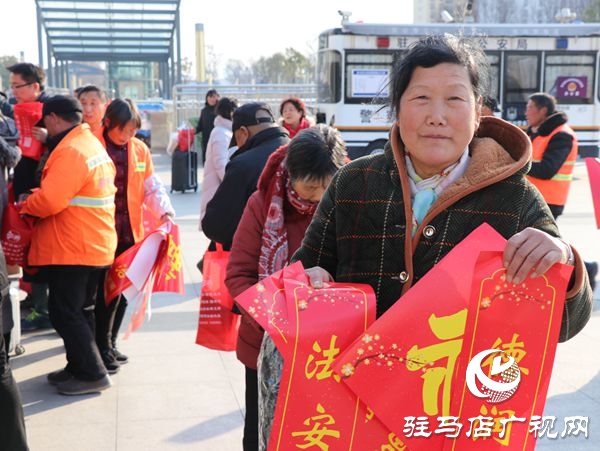 法治春聯(lián)送祝福 憲法精神進萬家