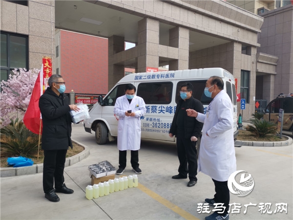 駐馬店好人楊西強(qiáng)心系疫情檢測點(diǎn)獻(xiàn)愛心