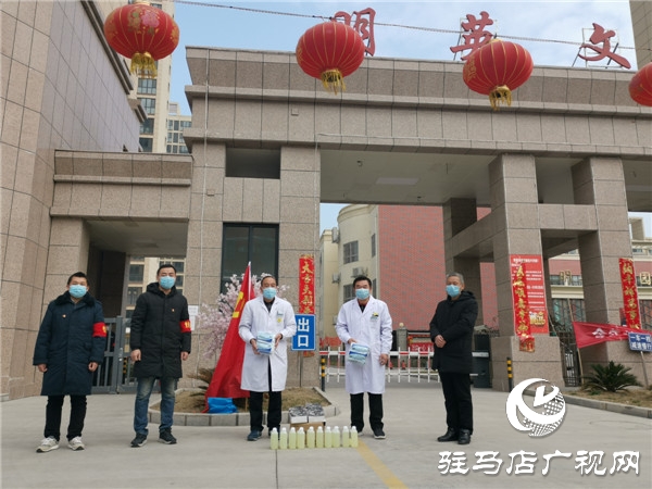 駐馬店好人楊西強(qiáng)心系疫情檢測點(diǎn)獻(xiàn)愛心