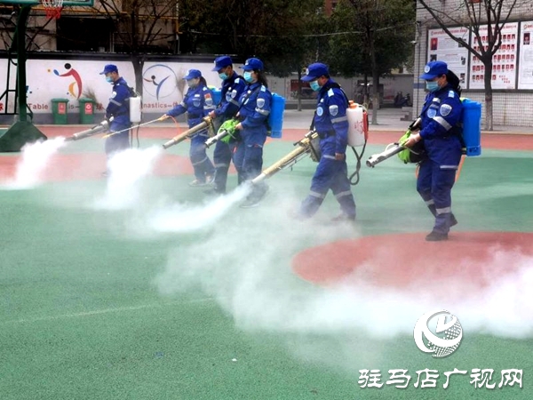 駐馬店實驗小學對南北校園進行全面消毒