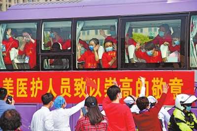 河南第十批支援湖北醫(yī)療隊(duì)凱旋 春暖花開 戰(zhàn)“疫”歸來
