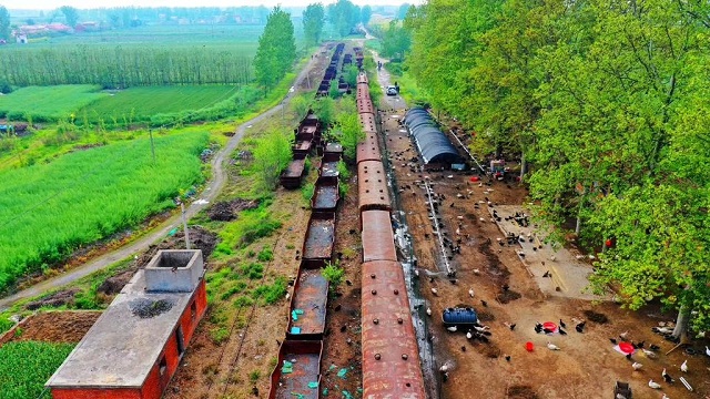 隨著汽車等新型運輸方式的出現(xiàn)，窄軌小火車逐漸轉(zhuǎn)為貨運直至完全停止運行。