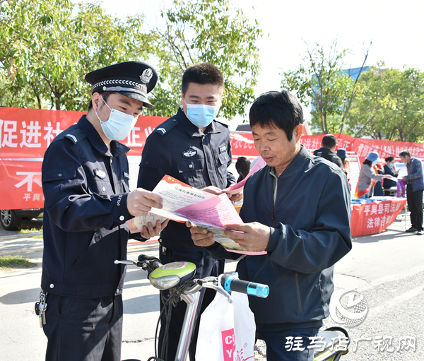 平輿警方積極開展農(nóng)民工維權(quán)集中宣傳活動