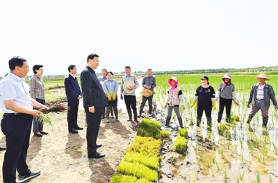 習(xí)近平在寧夏考察時(shí)強(qiáng)調(diào)  決勝全面建成小康社會決戰(zhàn)脫貧攻堅(jiān)繼續(xù)建設(shè)經(jīng)濟(jì)繁榮民族團(tuán)結(jié)環(huán)境優(yōu)美人民富裕的美麗新寧夏