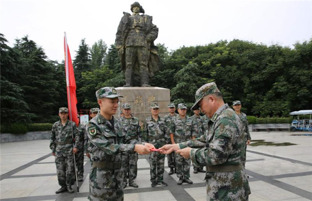 駐馬店市驛城區(qū)民兵無(wú)人機(jī)偵察救援排接受革命軍史教育