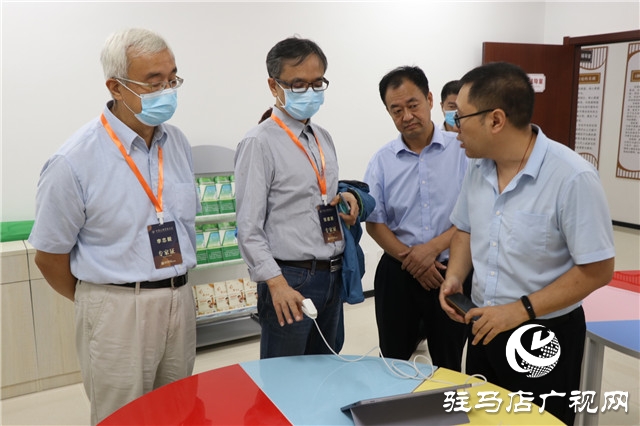 第14屆心理學家大會的部分專家參觀駐馬店市社會心理服務(wù)中心