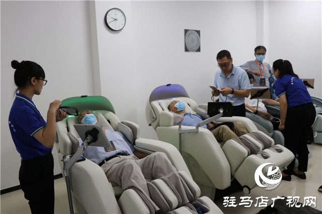 第14屆心理學家大會的部分專家參觀駐馬店市社會心理服務(wù)中心