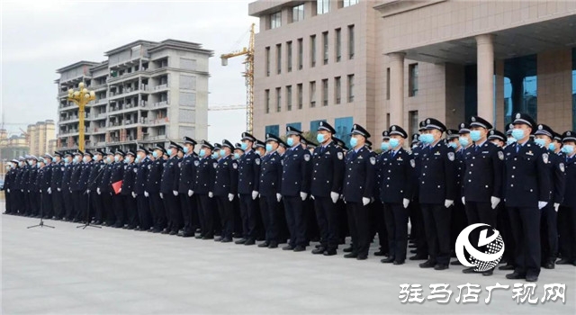 西平縣公安局舉行慶祝中國人民警察節(jié)升旗儀式暨110宣傳日活動