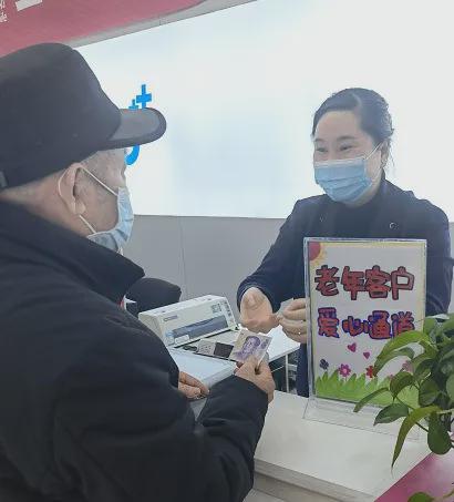 銀發(fā)暖心！駐馬店移動“銀發(fā)暖心服務”在行動