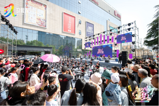 駐馬店玖隆茂購物中心為整座城市獻(xiàn)禮五一