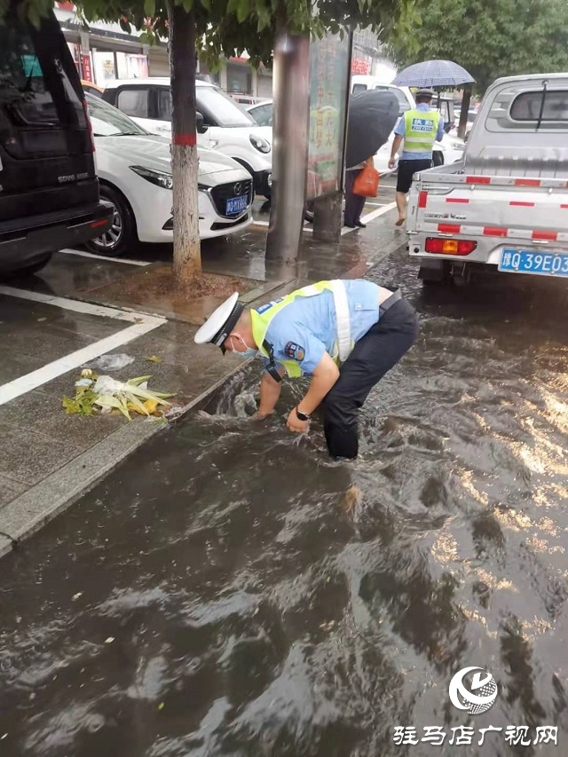 駐馬店交警奮戰(zhàn)一線守護平安