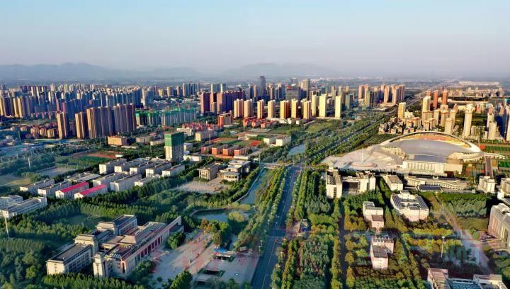 這五年，駐馬店下了哪些“繡花功夫”，讓藍(lán)天白云成為“?；锇椤?？