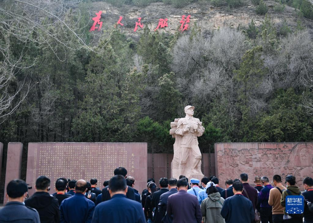 奮斗百年路 啟航新征程·中國共產(chǎn)黨人的精神譜系丨為了人民 服務(wù)人民——張思德精神述評(píng)