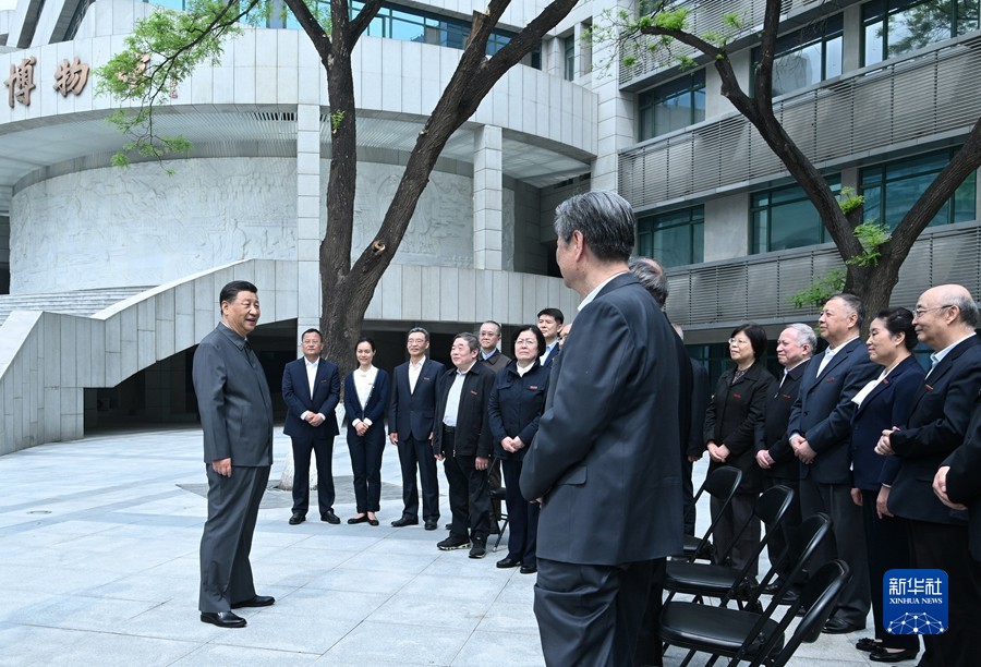習(xí)近平在中國人民大學(xué)考察時強調(diào) 堅持黨的領(lǐng)導(dǎo)傳承紅色基因扎根中國大地 走出一條建設(shè)中國特色世界一流大學(xué)新路