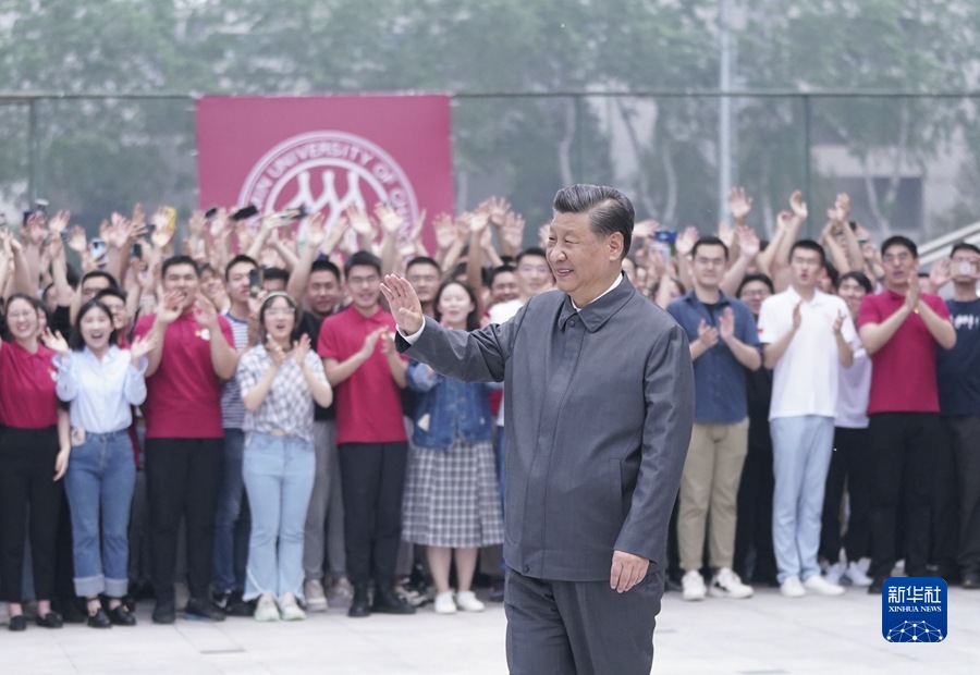 習(xí)近平在中國人民大學(xué)考察時強調(diào) 堅持黨的領(lǐng)導(dǎo)傳承紅色基因扎根中國大地 走出一條建設(shè)中國特色世界一流大學(xué)新路