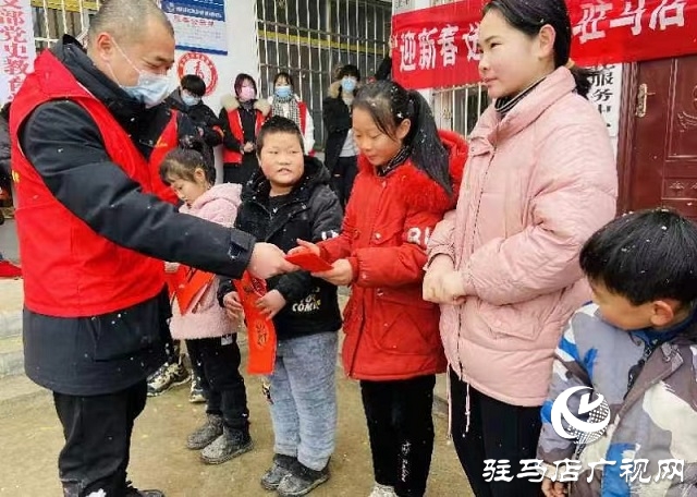 踐行二十大 奮進(jìn)新征程 駐馬店市文化館舉行義寫春聯(lián)活動