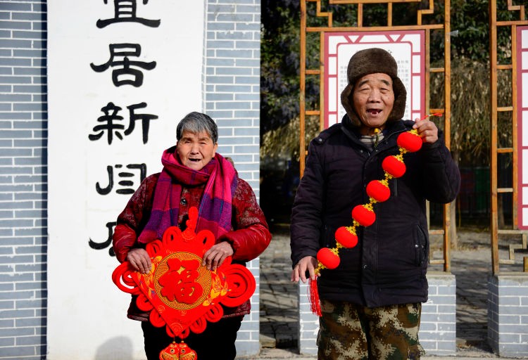 新春走基層丨新年來張全家福吧！攝影志愿者用光影為村民留住煙火年年