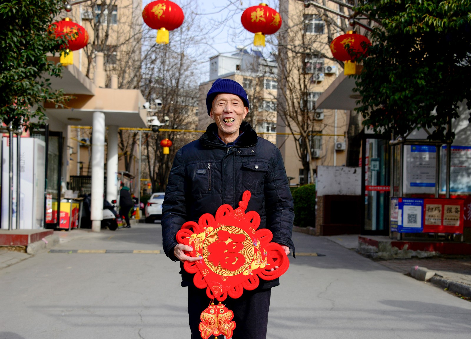 新春走基層丨新年來張全家福吧！攝影志愿者用光影為村民留住煙火年年