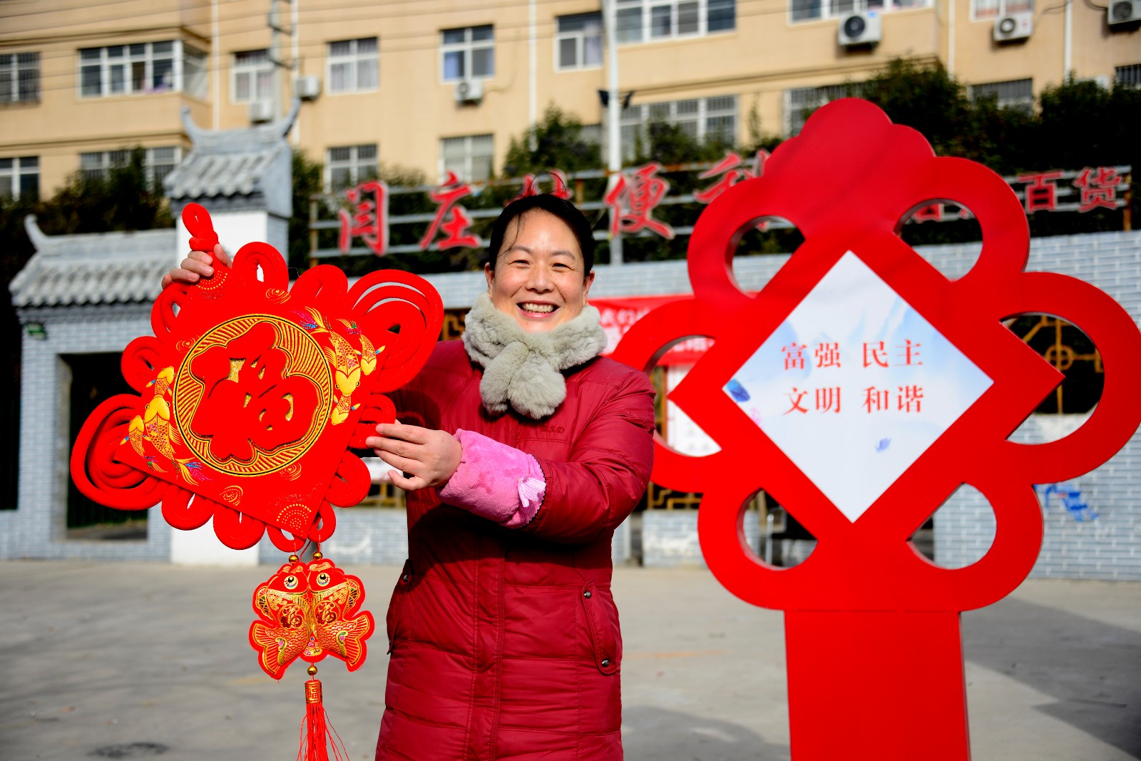 新春走基層丨新年來張全家福吧！攝影志愿者用光影為村民留住煙火年年