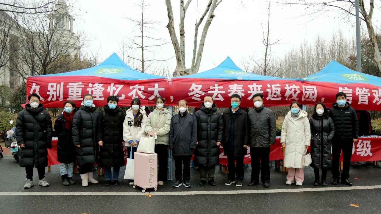 你好新學期！河南高校開學“大片”上演 學生：真正的大學生活回來了