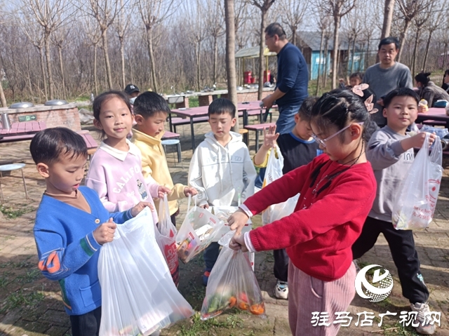 駐馬店實驗小學(xué)開展“三月雷鋒行 溫暖似春風(fēng)”學(xué)雷鋒系列志愿活動