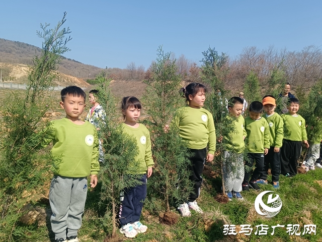 駐馬店市實(shí)驗(yàn)幼兒園組織開展義務(wù)植樹活動