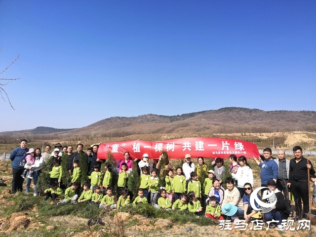 駐馬店市實(shí)驗(yàn)幼兒園組織開展義務(wù)植樹活動