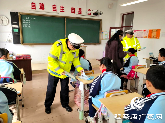 新蔡縣公安局： 交警進(jìn)校園 交通安全記心間