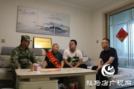 汝南縣開展軍地聯(lián)合送喜報活動