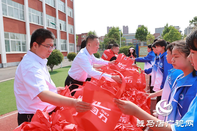 驛城區(qū)志愿服務(wù)聯(lián)合會(huì)組織開展愛心捐贈(zèng)活動(dòng)