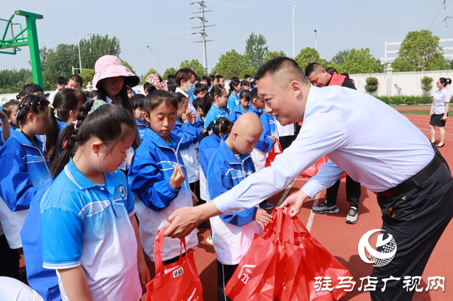 驛城區(qū)志愿服務(wù)聯(lián)合會(huì)組織開展愛心捐贈(zèng)活動(dòng)