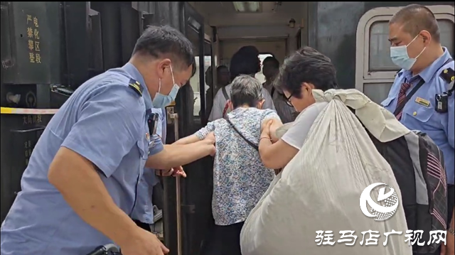 駐馬店車務(wù)段加開10趟列車保障端午小長(zhǎng)假旅客出行