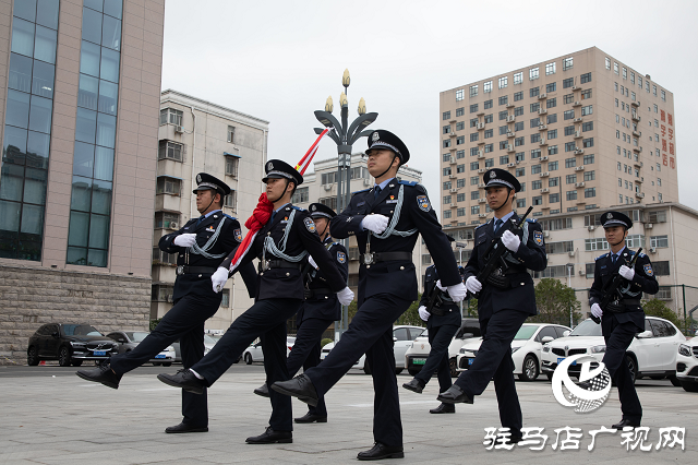 駐馬店市公安局經(jīng)濟(jì)開發(fā)區(qū)分局舉行國慶升旗儀式