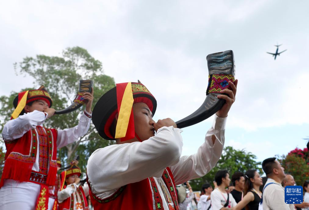 第十二屆全國少數(shù)民族傳統(tǒng)體育運(yùn)動會民族大聯(lián)歡活動在三亞舉行